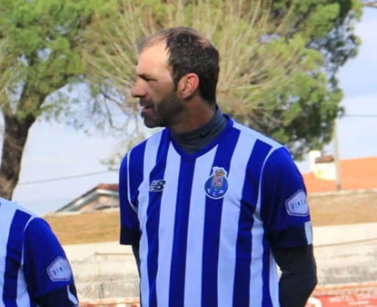 Imagem de contexto do artigo "Antes do árbitro apitar, dava aqueles piques para libertar o nervoso miudinho"