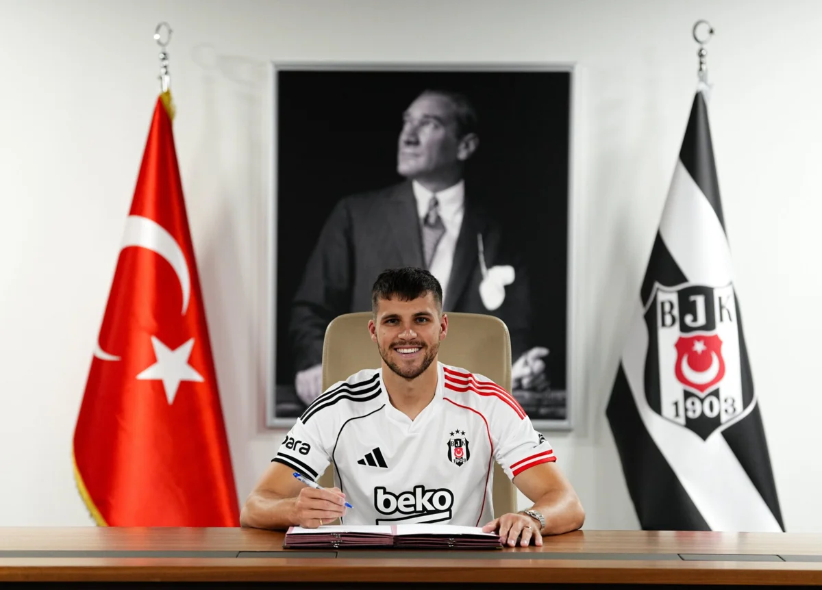 Jurásek é reforço do Besiktas (créditos: Besiktas/X)
