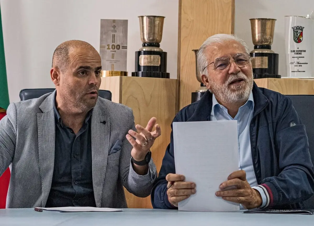 Reunião entre clube e SAD (créditos: Feirense)