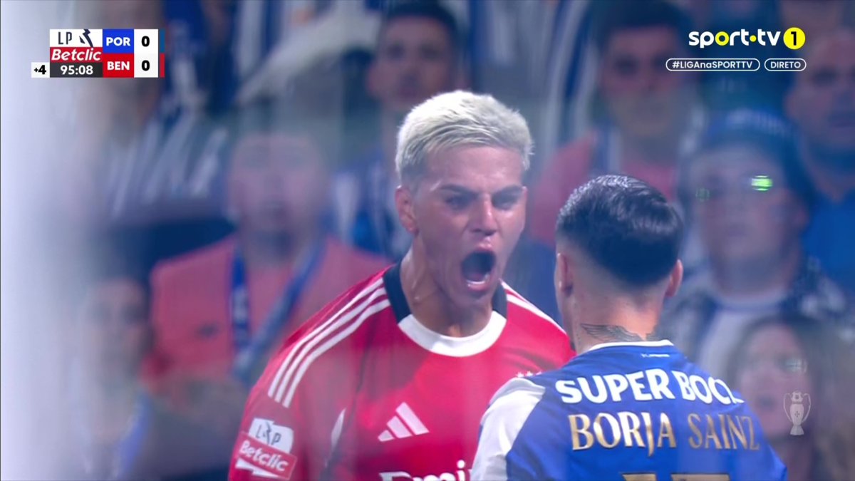 Imagem de contexto do artigo FC Porto-Benfica: confusão nos instantes finais valeu três amarelos