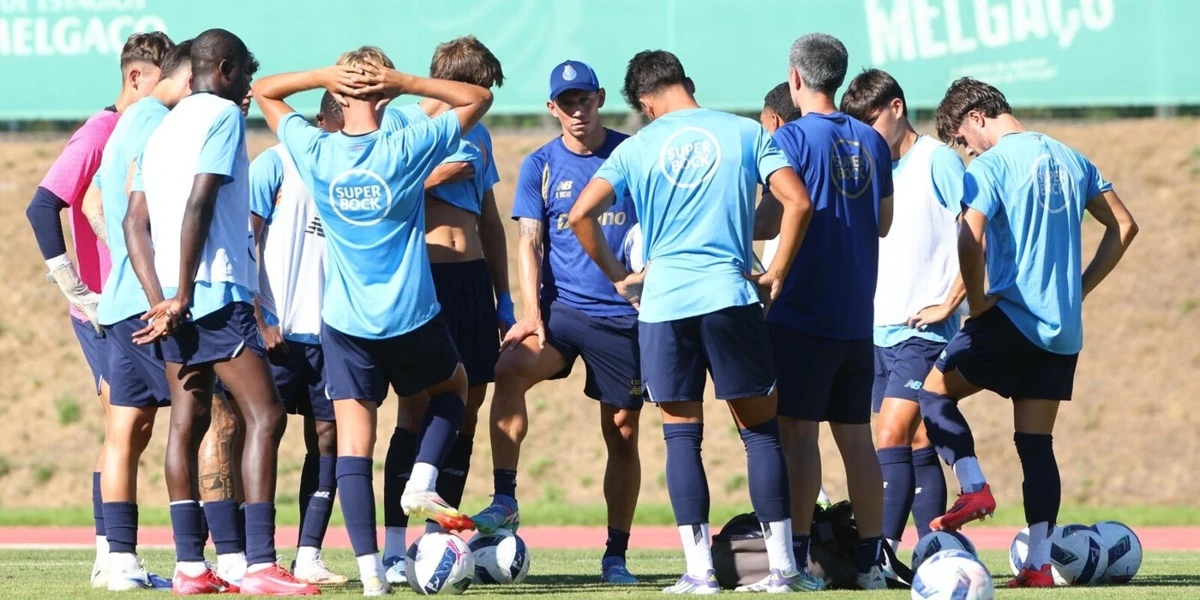 Imagem de contexto do artigo Três jovens deixam de trabalhar com Farioli e seguem para o FC Porto B