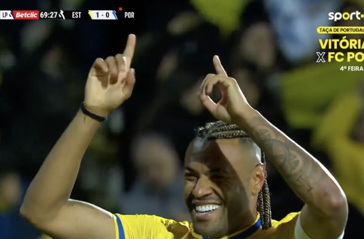 Imagem de contexto do artigo Estoril-FC Porto: na sequência da expulsão de Diogo Costa, Cassiano abre o marcador