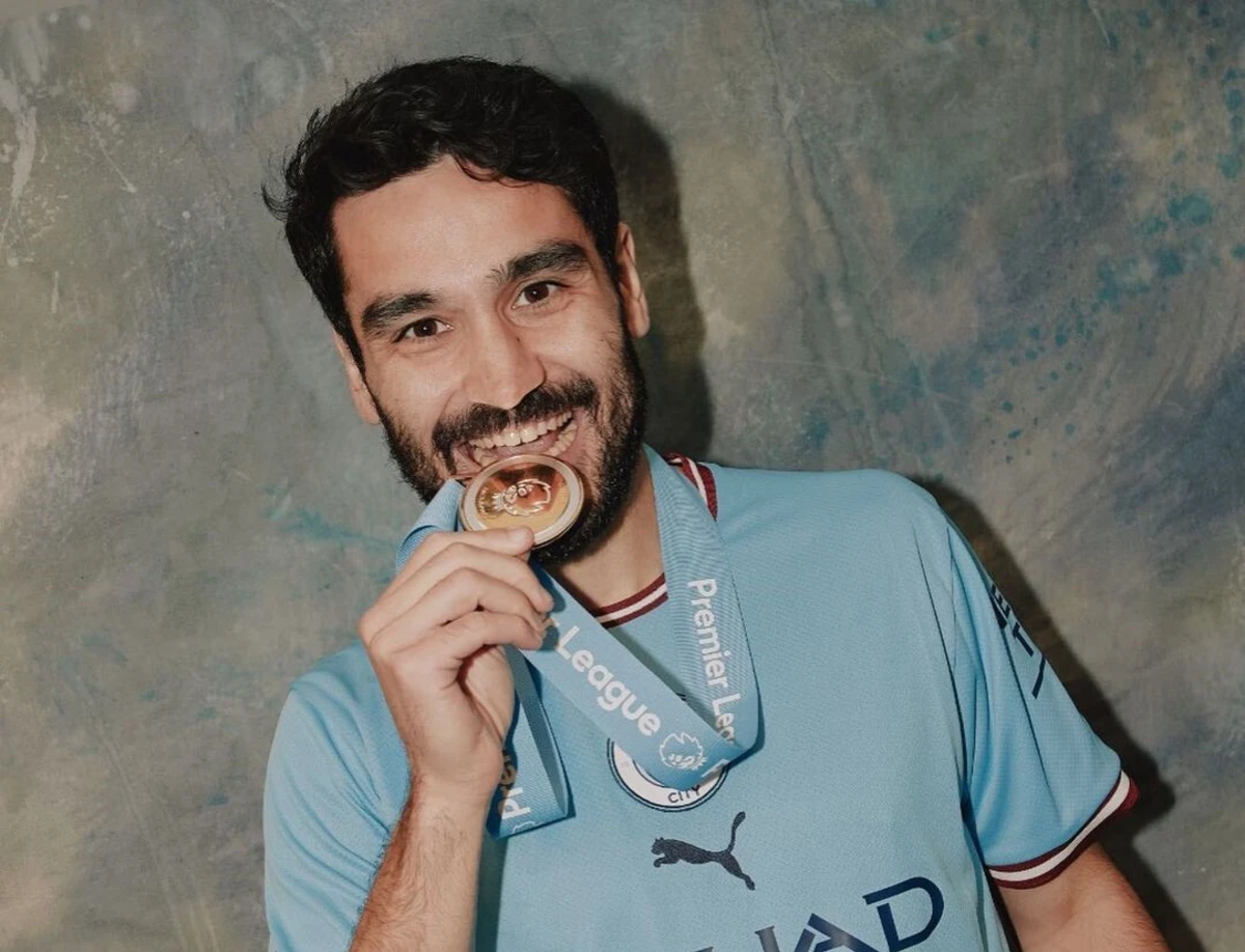 Gundogan e Guardiola (créditos: Manchester City)