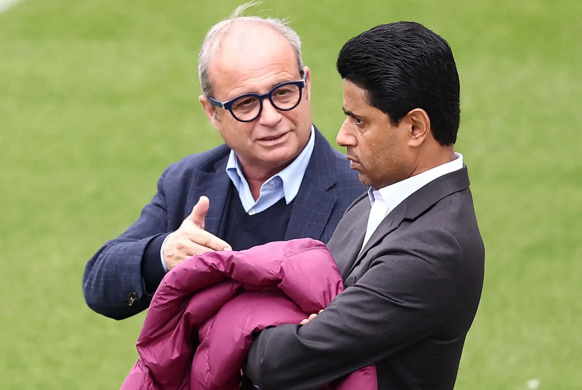 Luís Campos e Al-Khelaifi (créditos: AFP)