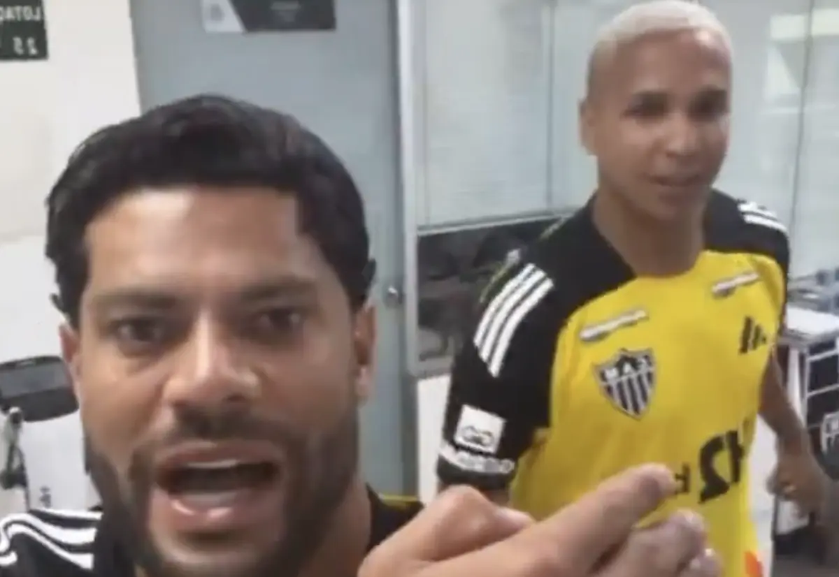 Imagem de contexto do artigo Hulk brinca com Deyverson: "Vergonhoso, 33 anos, só bebe água..."