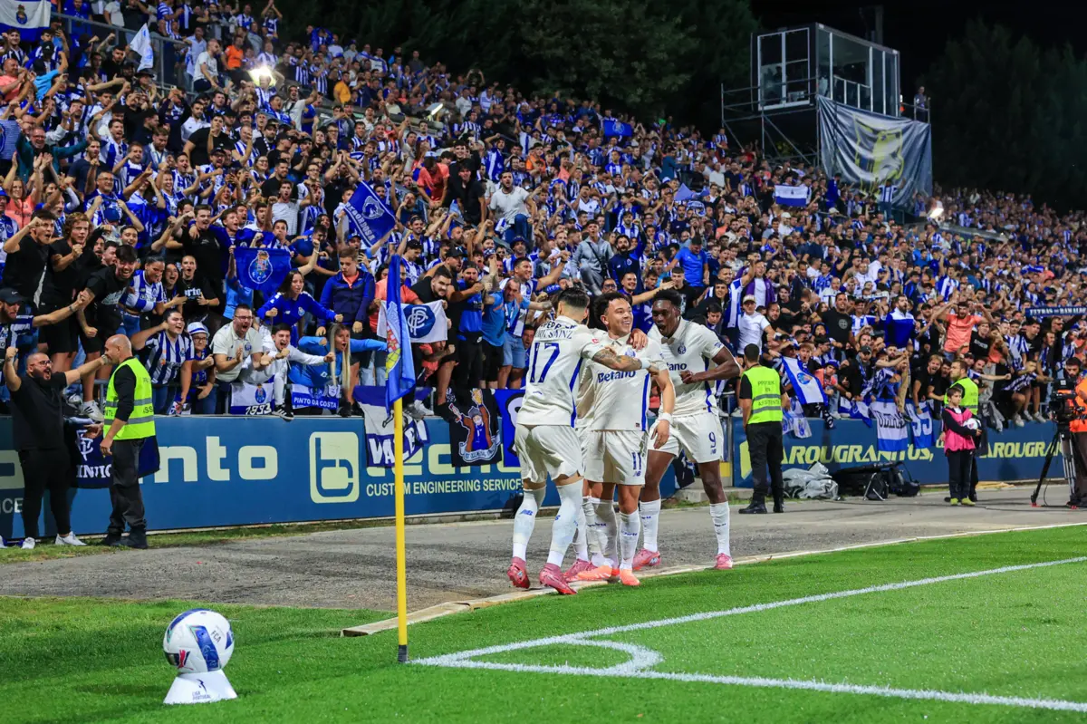 Adeptos do FC Porto em Arouca celebram golo