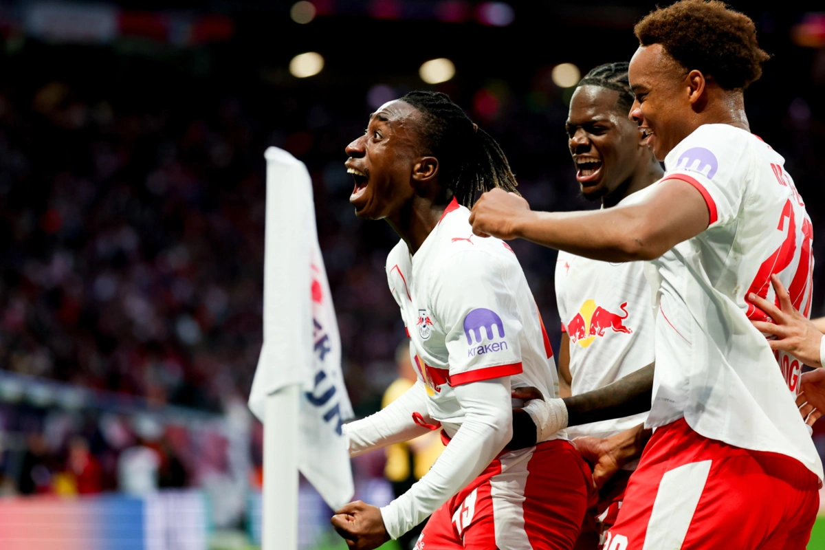 Yan Diomande festeja vitória do Leipzig