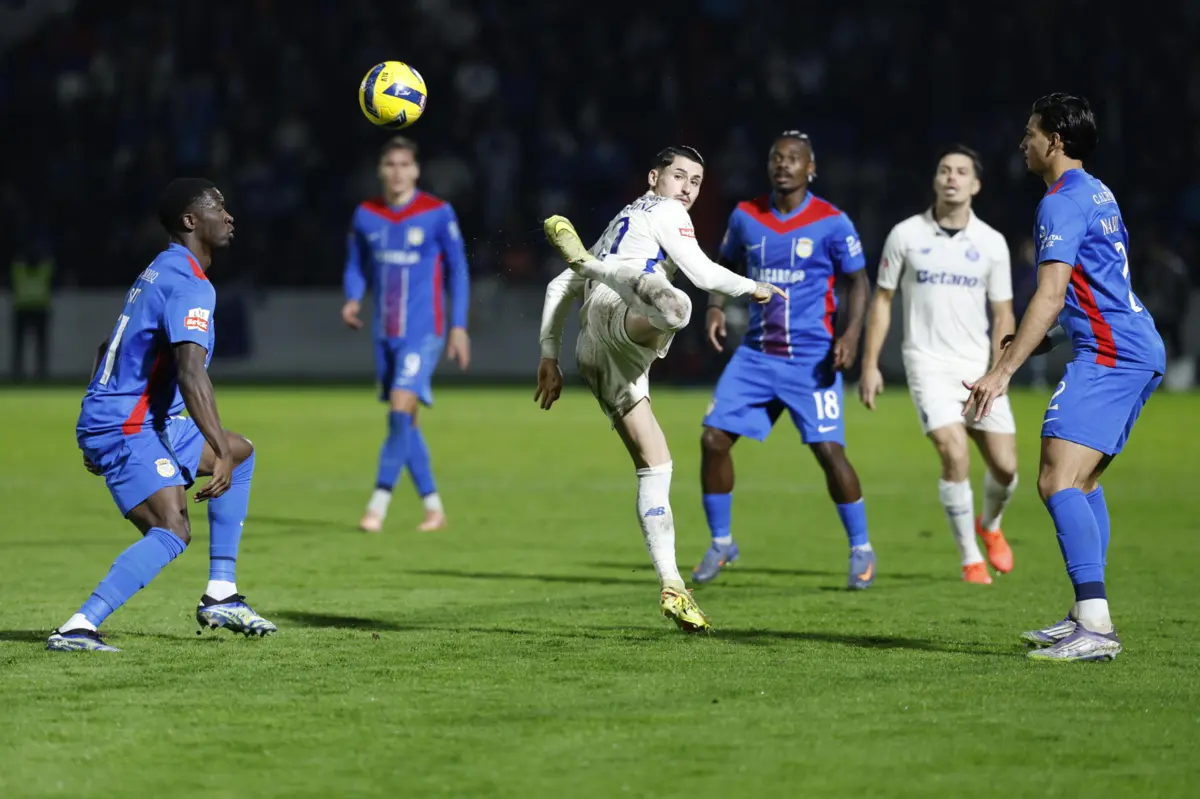 Borja Sainz marcou dois golos