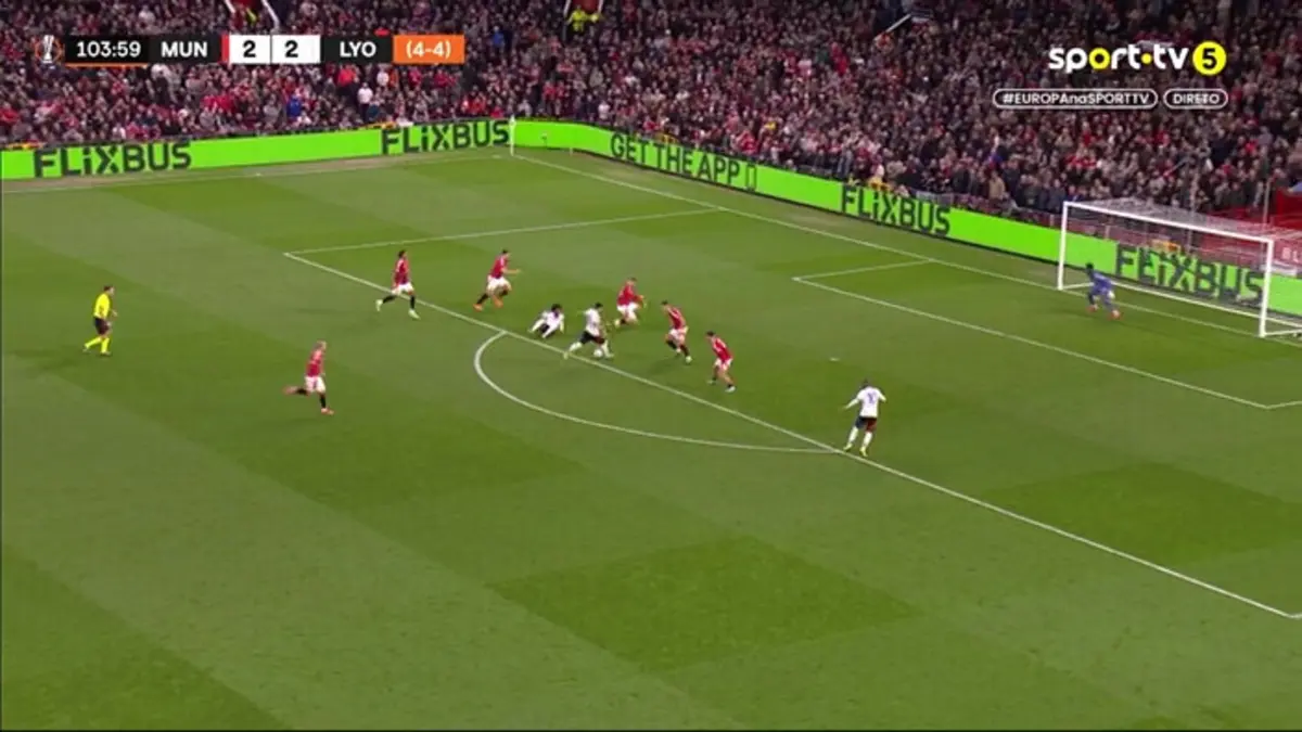 Imagem de contexto do artigo Manchester United-Lyon: Rayan Cherki faz a reviravolta no prolongamento. Veja o golo