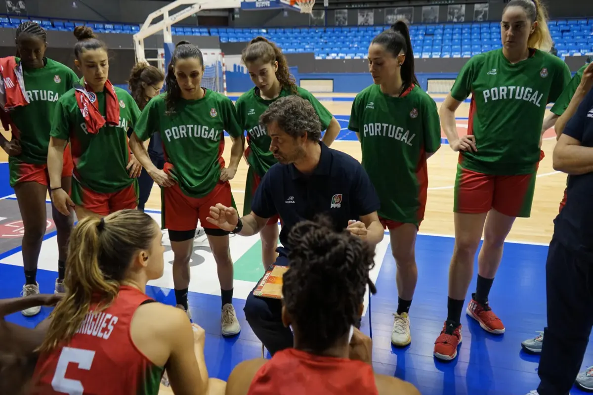 A seleção nacional feminina de basquetebol está fora do Europeu