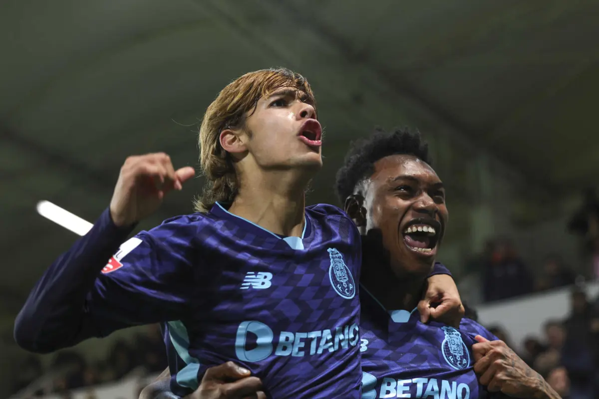 Samu festeja com Rodrigo Mora (Créditos: Pedro Correia)