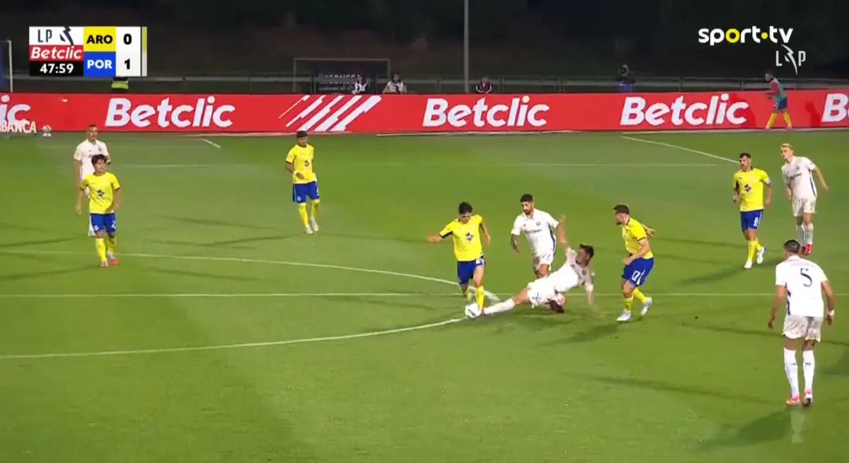 Imagem de contexto do artigo Martim Fernandes falha clássico contra o Benfica. Eis o lance da expulsão em Arouca