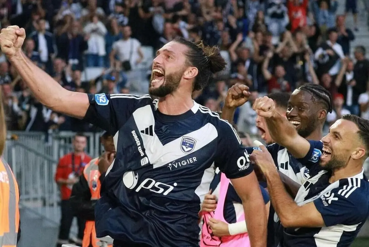 Andy Carroll festeja bis na estreia pelo Bordéus (créditos: Instagram)