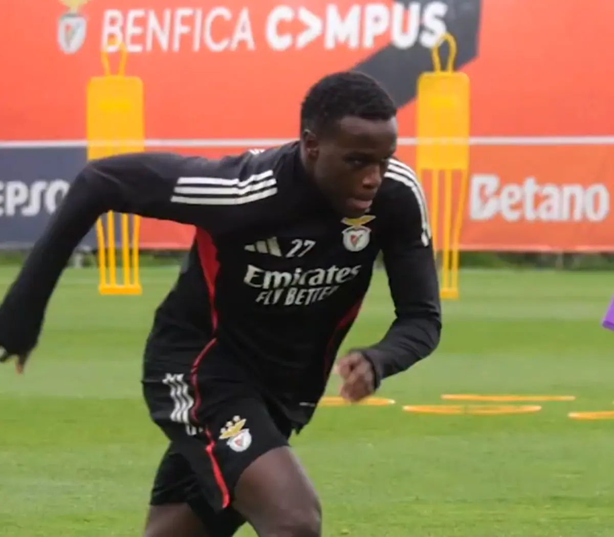 Imagem de contexto do artigo Benfica prepara clássico frente ao FC Porto e Bruma treinou