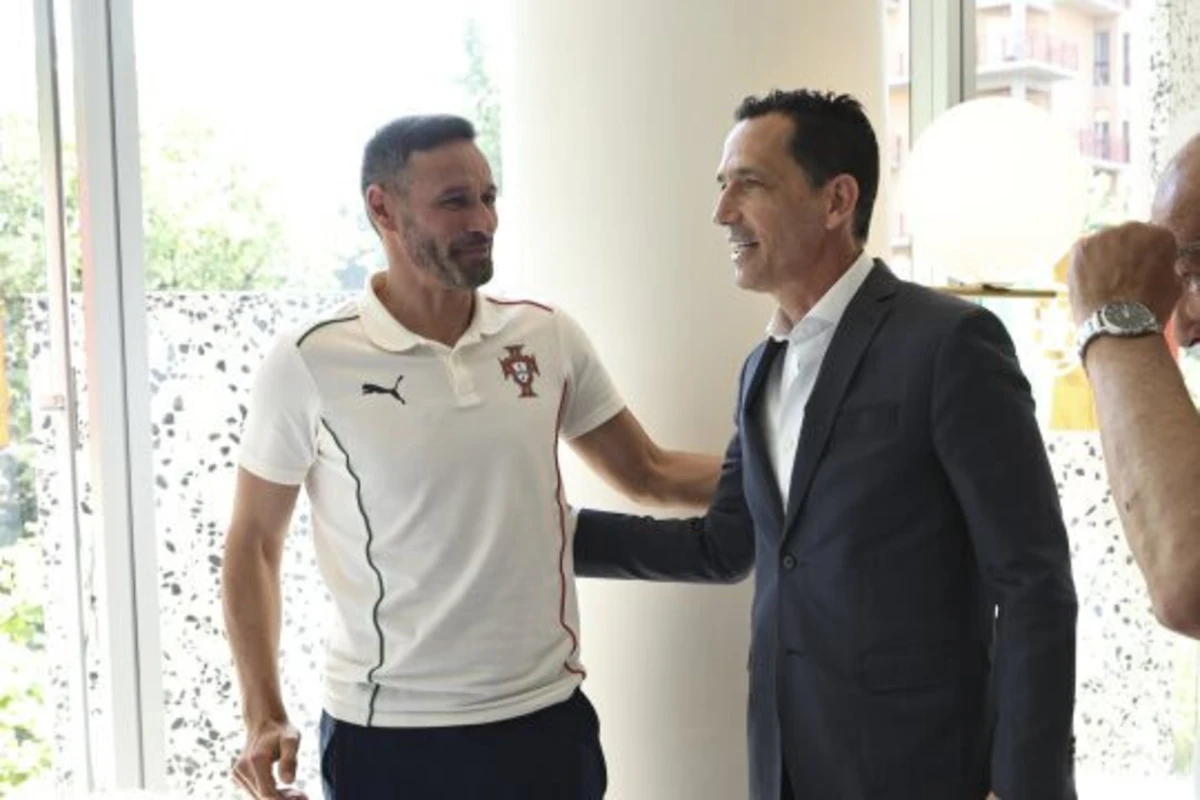 Bino, selecionador sub-17, com Proença (créditos: FPF)