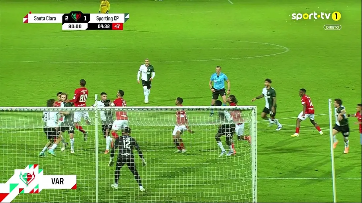 Imagem de contexto do artigo Árbitro demora 12 minutos para assinalar penálti a favor do Sporting nos descontos e leões empatam