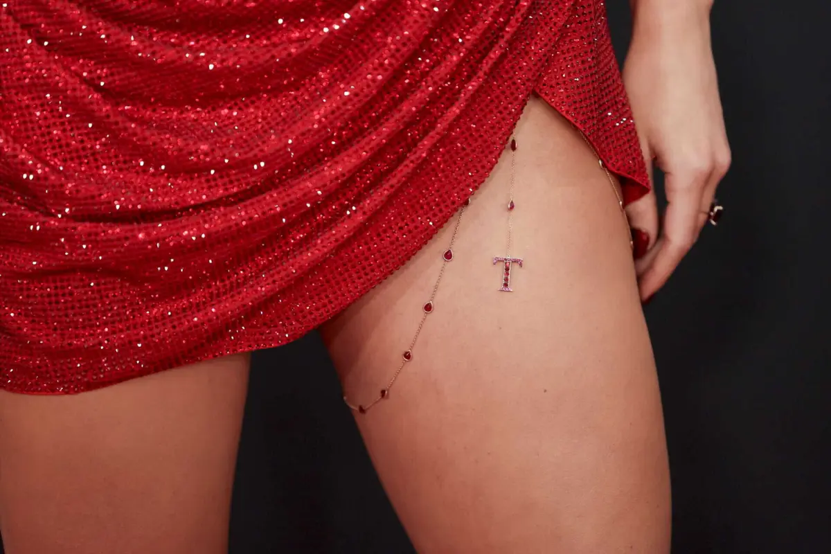 Imagem de contexto do artigo Os estilos e as transparências: as imagens da passadeira vermelha dos Grammys além de Bianca Censori