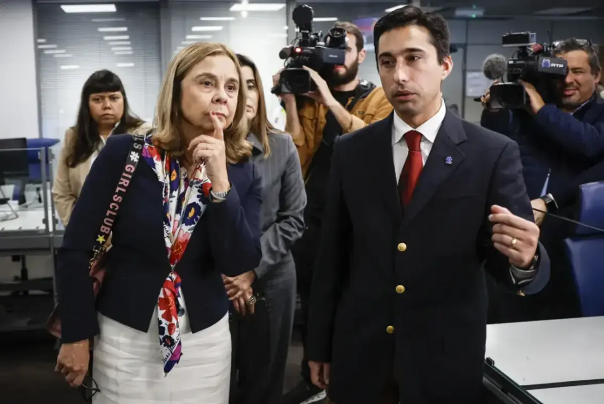 Ana Paula Martins, ministra da Saúde, e Sérgio Janeiro