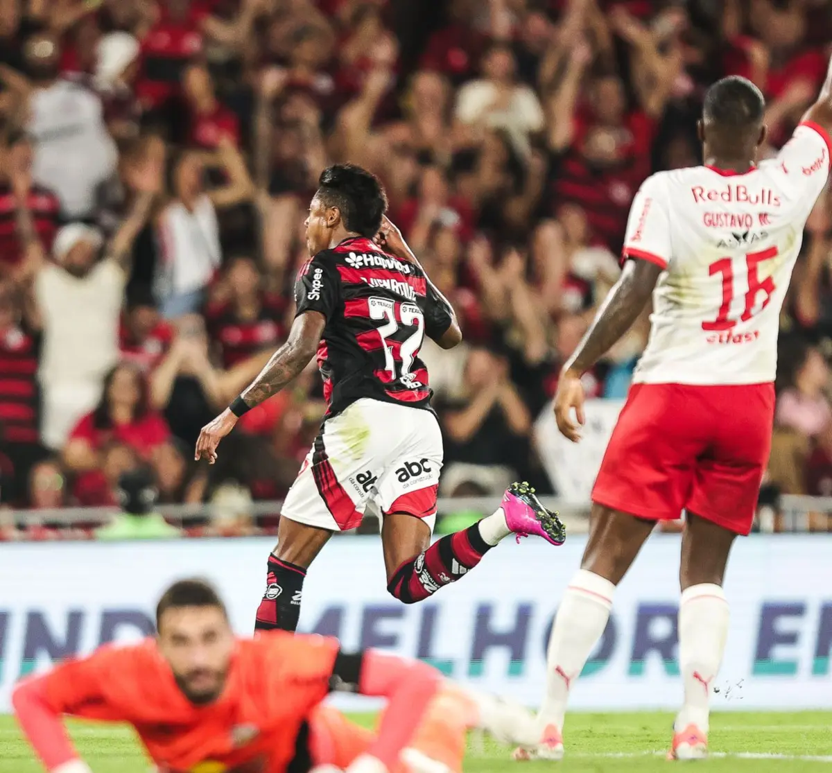 Imagem de contexto do artigo Flamengo vence e aproveita empate do Palmeiras para ampliar vantagem no Brasileirão