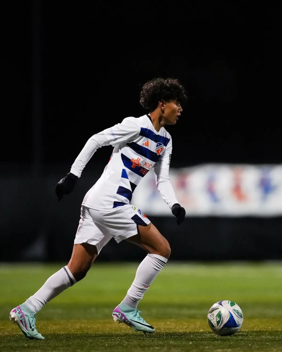 Imagem de contexto do artigo Talento mexicano de 16 anos chega para mostrar-se ao Benfica