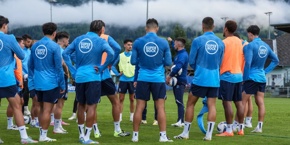 Farioli em conversa com o plantel antes do treino (Créditos: FC Porto)