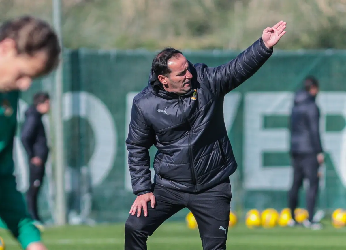 Imagem de contexto do artigo "Sei bem a competência que Petit coloca nas equipas"