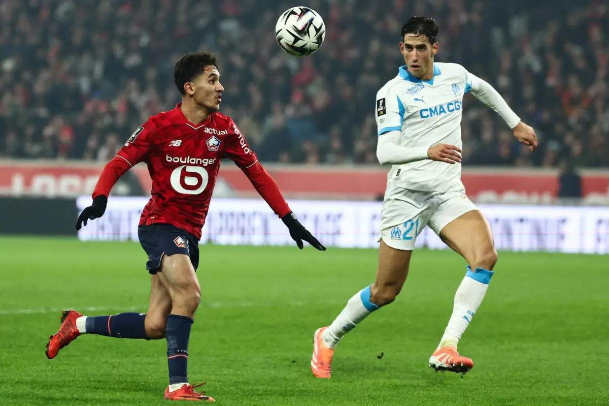 Osame Sahraoui com a camisola do Lille