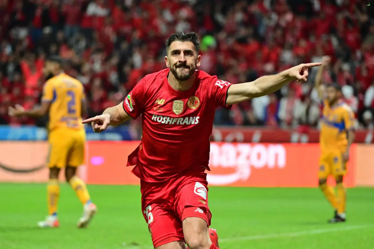 Paulinho, goleador do Toluca