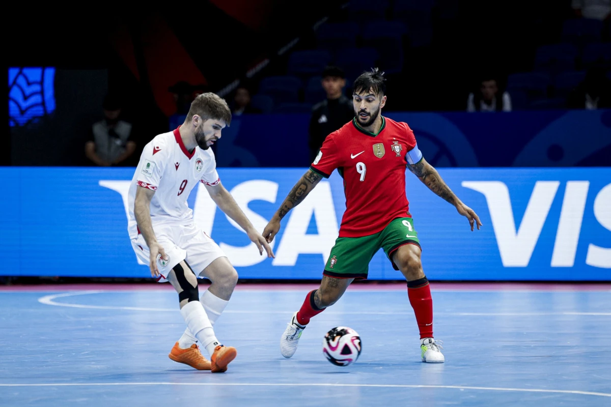 João Matos com a bola (créditos: FPF)