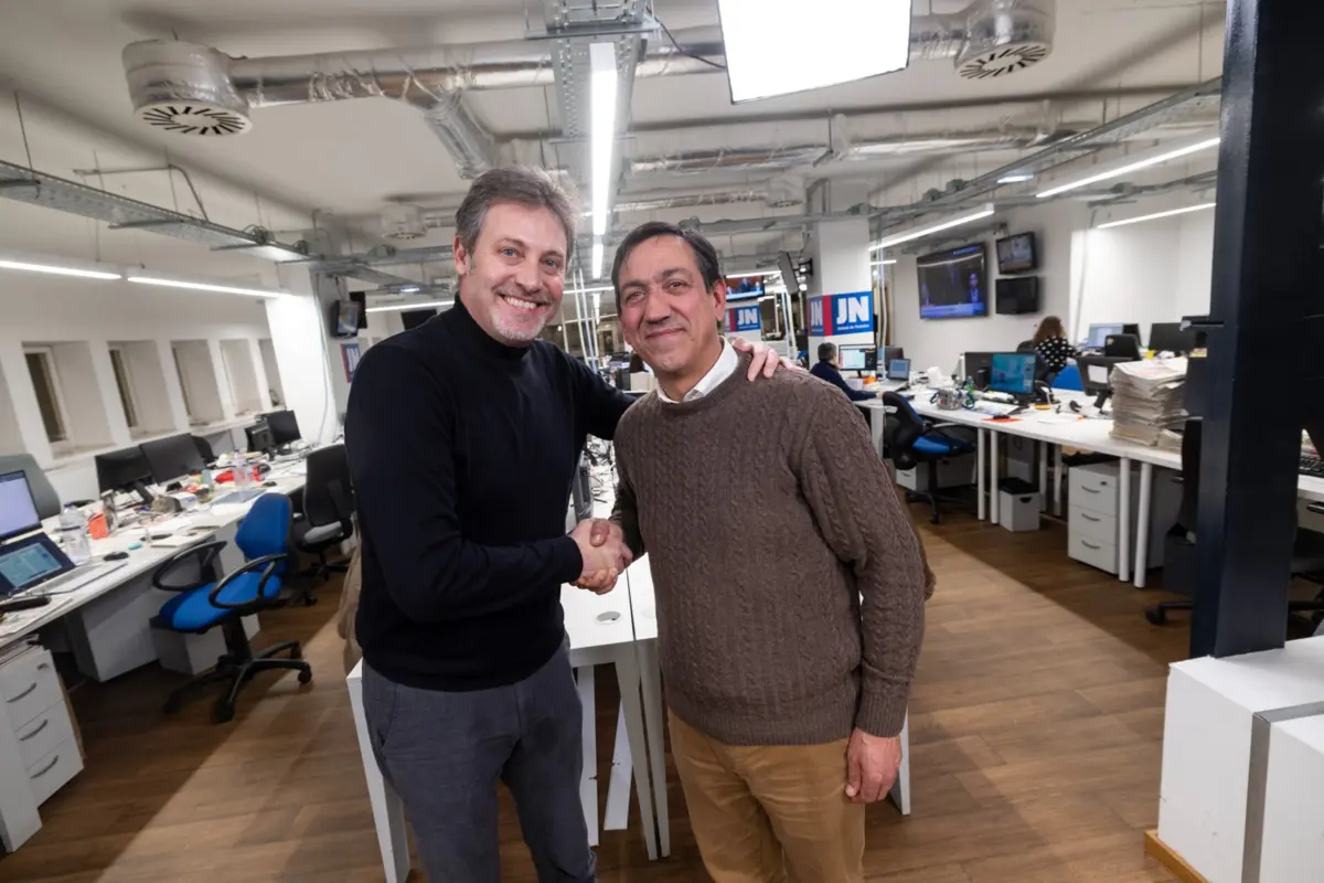 Domingos de Andrade, administrador da Notícias Ilimitadas, junto de Delmino Pereira, diretor de todas as corridas promovidas pelo grupo