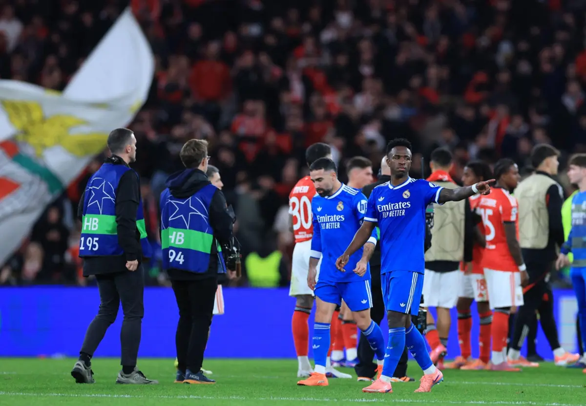 Vinícius queixou-se de insultos racistas na Luz