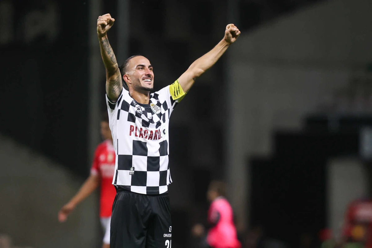 Sebasrián Pérez, 31 anos, conquistou o carinho e respeito de todos no Bessa. Clube não lhe quer cortar as pernas. (Créditos: Ivan del Val/Global Imagens)