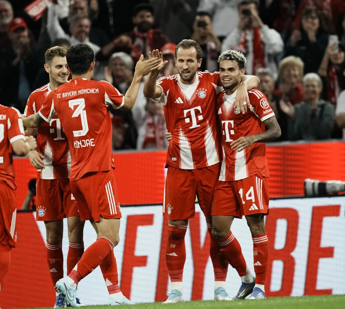 Imagem de contexto do artigo Bundesliga abre com Bayern a golear: Díaz, Kane e Olise destroem o Leipzig