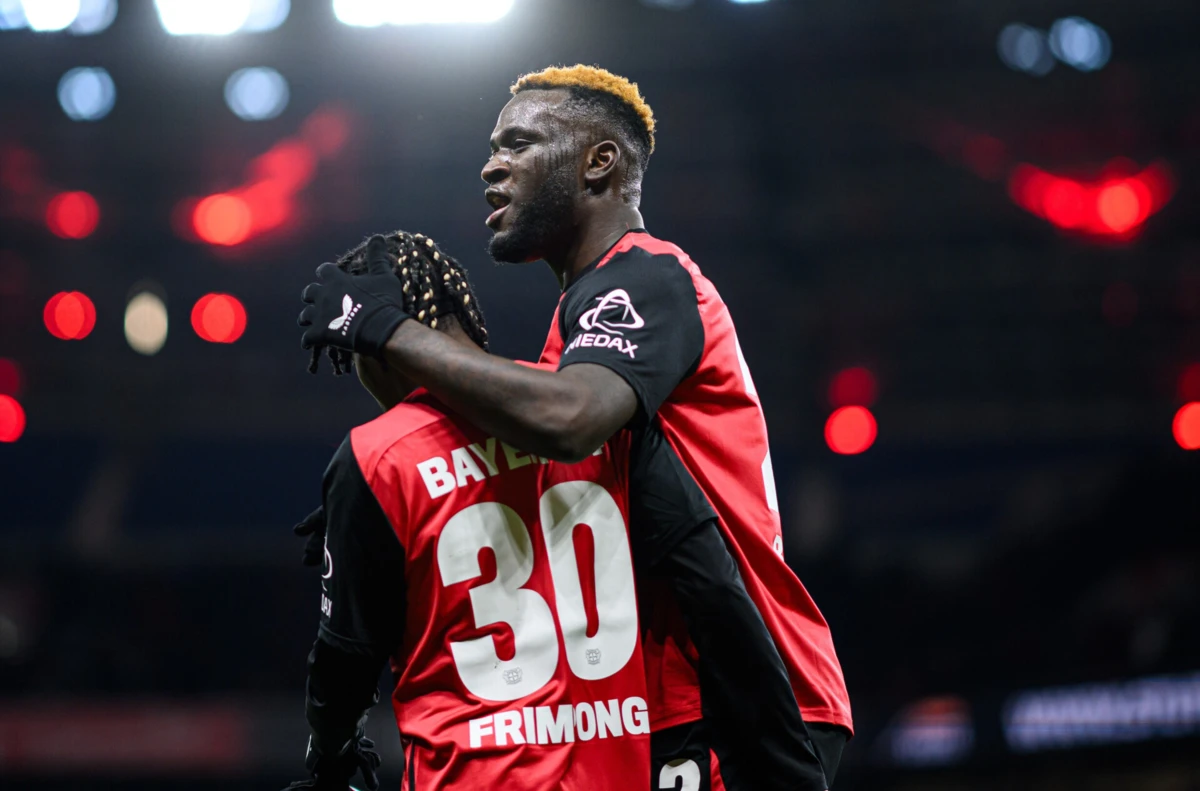 Boniface e Frimpong (créditos: Bayer Leverkusen)