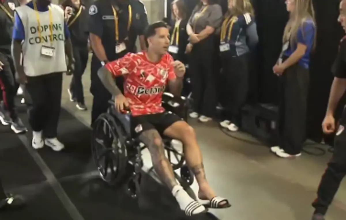 Imagem de contexto do artigo Driussi marcou e lesionou-se no mesmo lance, saindo em cadeira de rodas