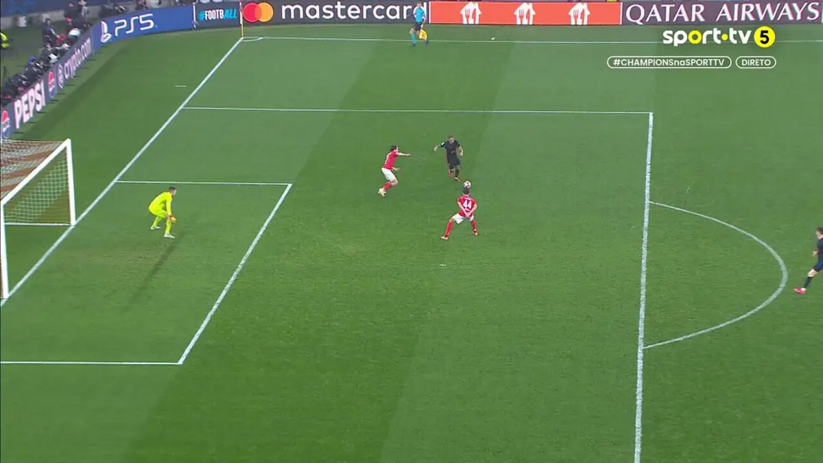 Imagem de contexto do artigo Lewandowski, Eric Garcia e Raphinha marcam e fazem a reviravolta no Benfica-Barcelona. Ora veja