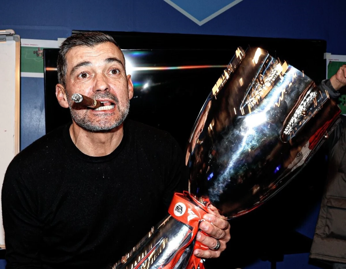 Sérgio Conceição festeja conquista da Supertaça de Itália (créditos: Milan)