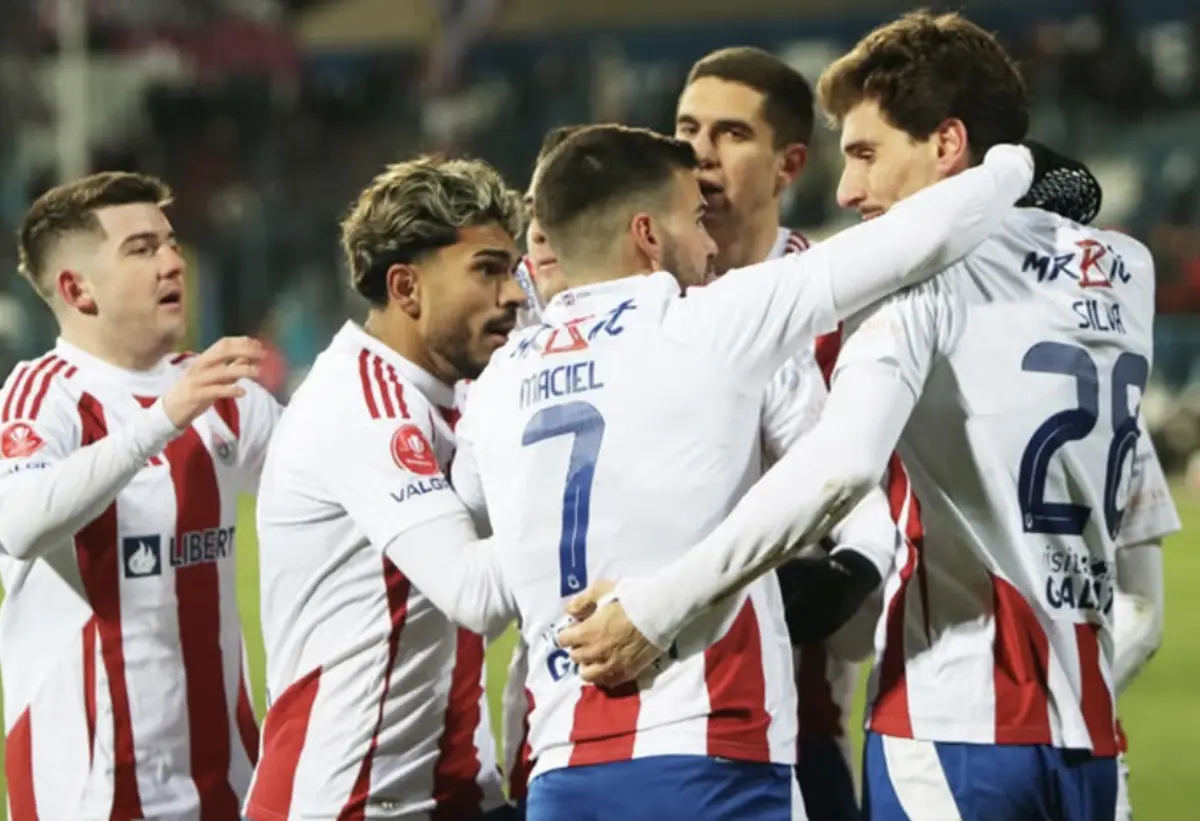 Miguel Silva, primeiro da direita (créditos: Otelul)