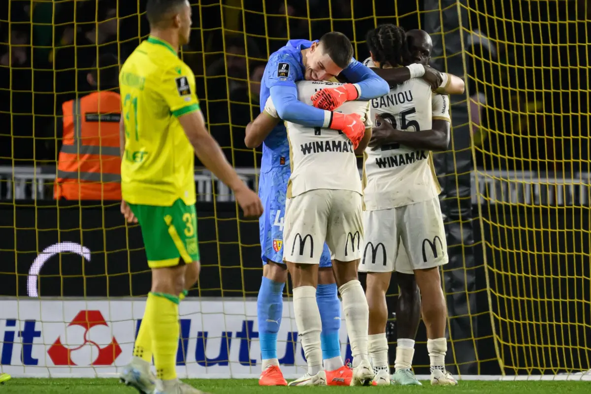 Lens está a surpreender em França e lidera o campeonato