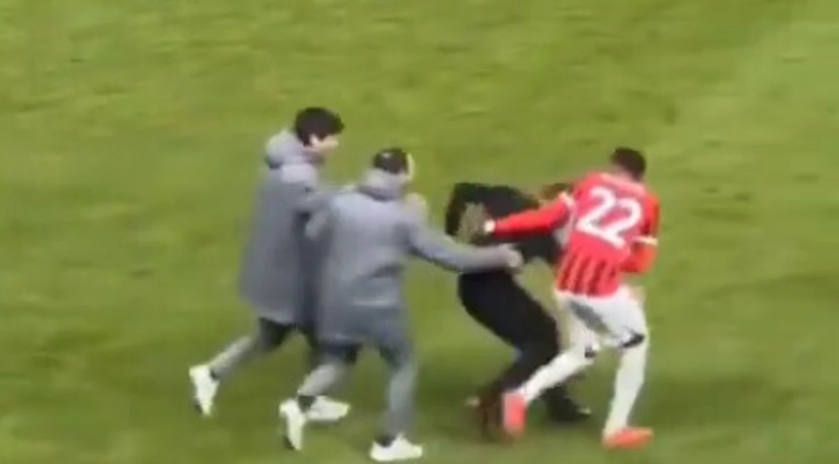 Imagem de contexto do artigo O momento da lesão de Sérgio Conceição ao festejar o 3-2 do Milan frente ao Inter