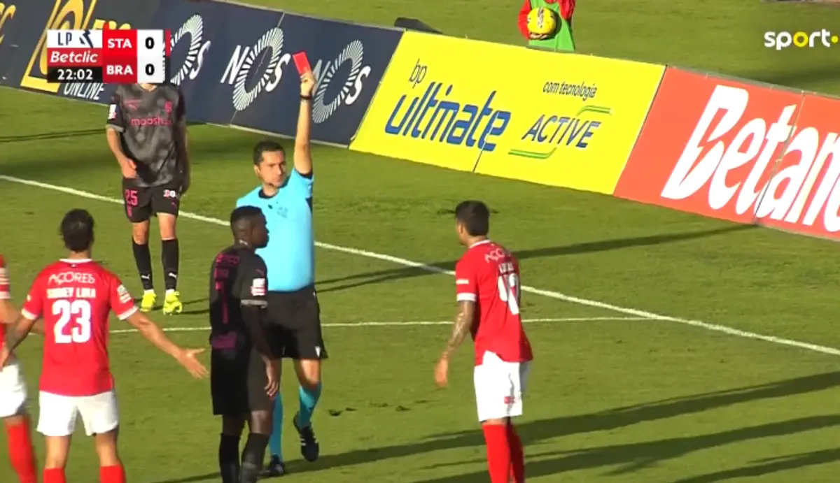 Imagem de contexto do artigo Santa Clara-Braga: Lucas Soares vê dois amarelos em poucos segundos