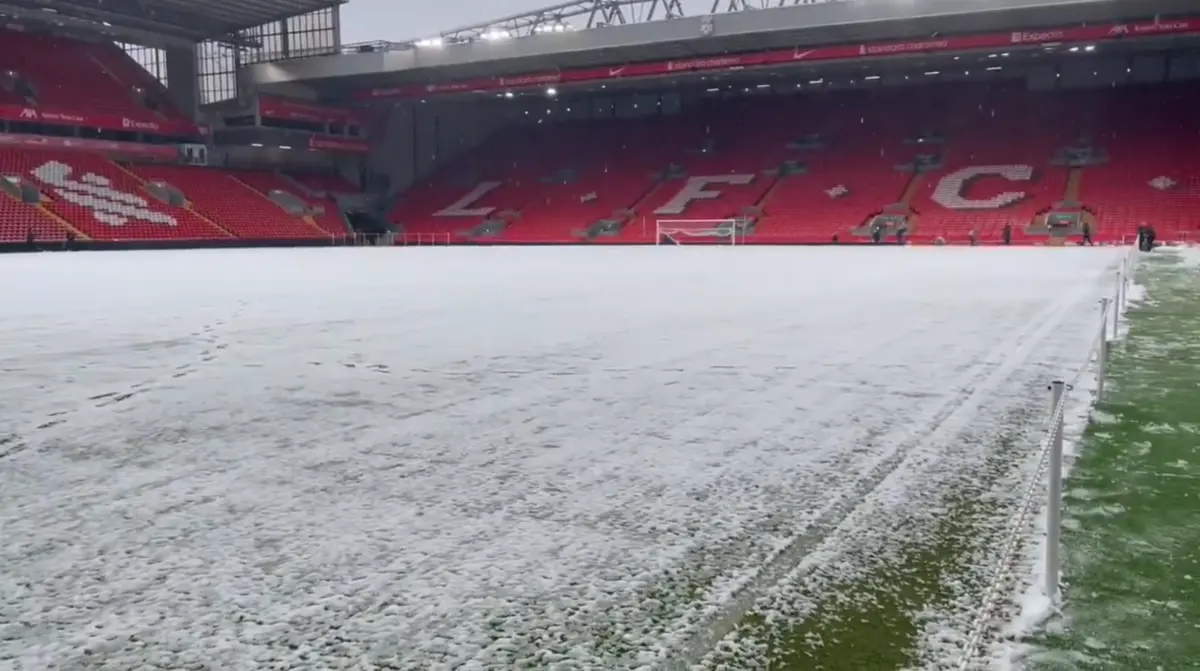Imagem de contexto do artigo O estado do relvado de Anfield a algumas horas do Liverpool-Manchester United