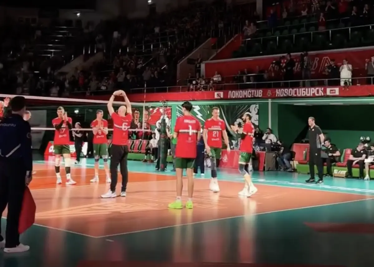 Imagem de contexto do artigo Capitão da seleção belga de voleibol recupera de cancro e é ovacionado no regresso ao clube. Veja