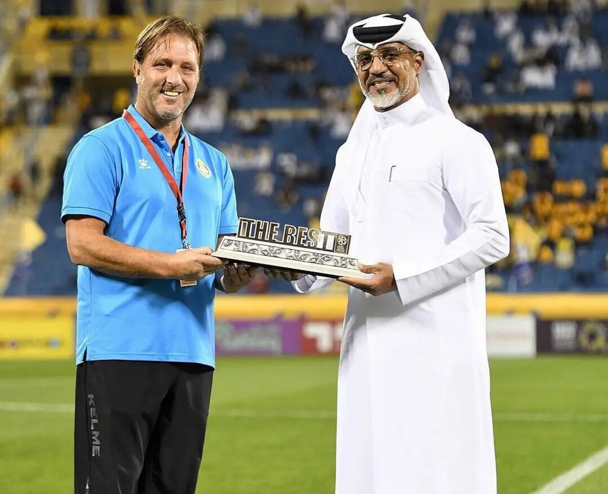 Pedro Martins recebeu o prémio de melhor treinador na Liga do Catar