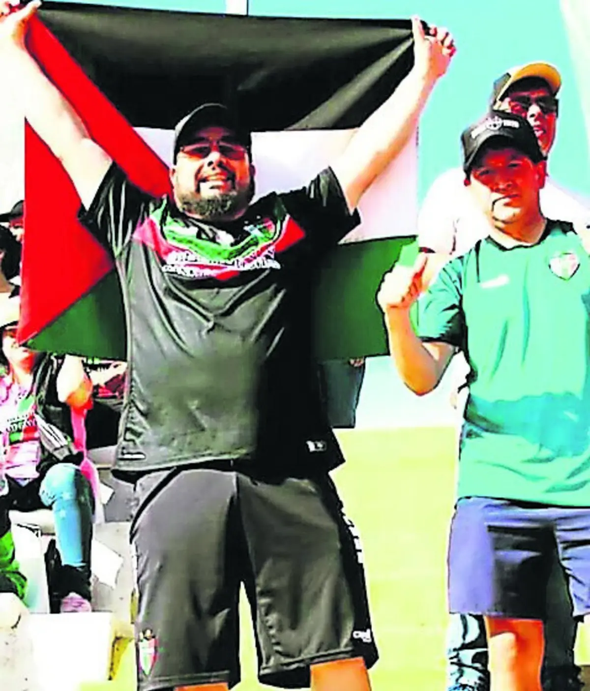 Mooris Rabi, adepto mais popular do CD Palestino, é conhecido em todo o país