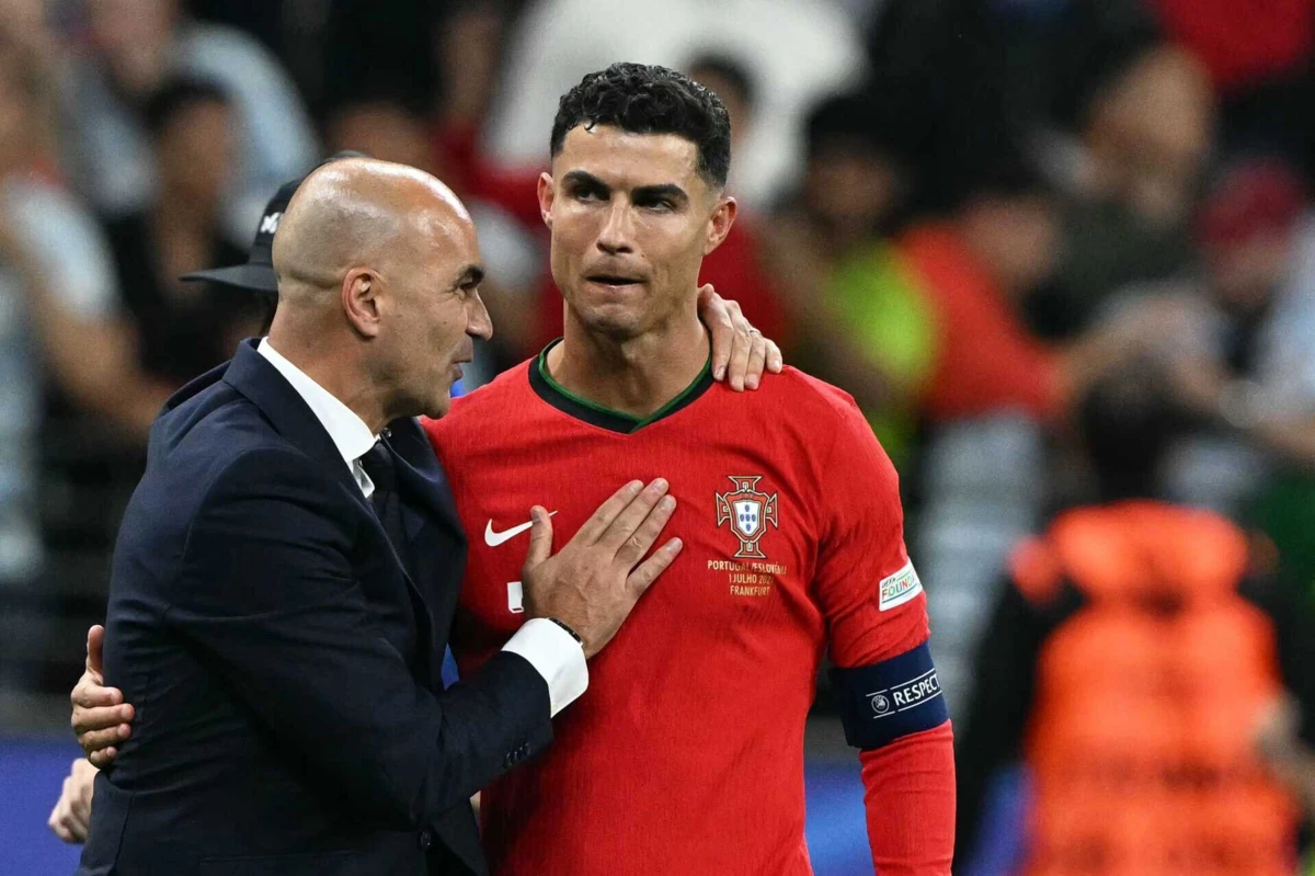 Roberto Martínez e Ronaldo (créditos: PATRICIA DE MELO MOREIRA / AFP)