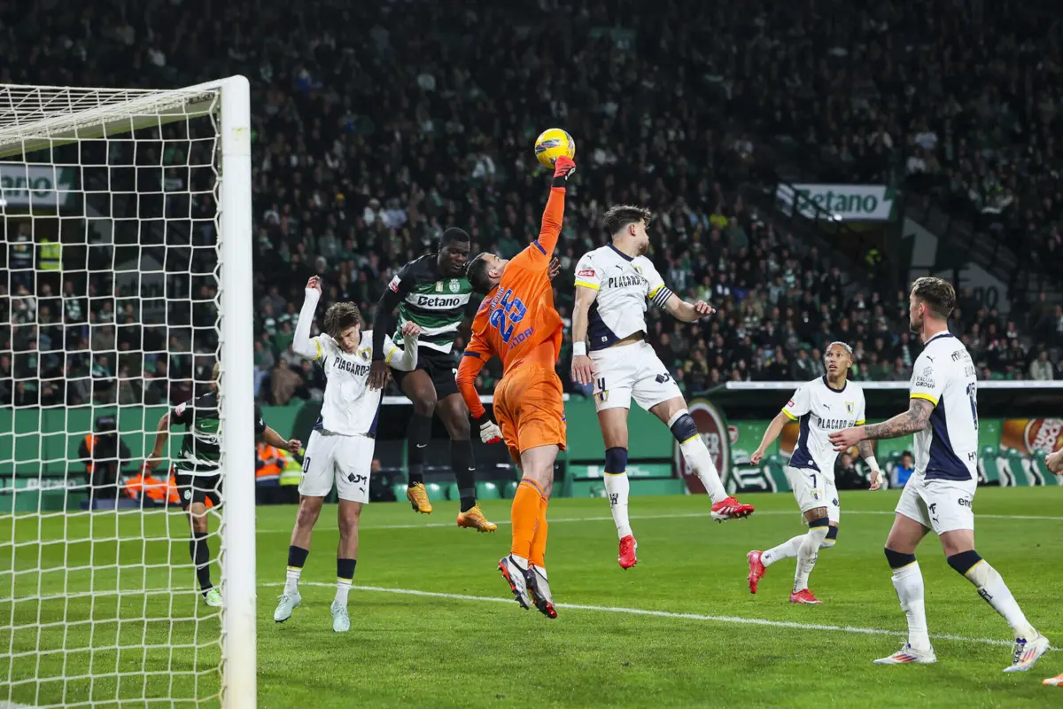 Diomande no lance que ditou penálti (créditos: LUSA)