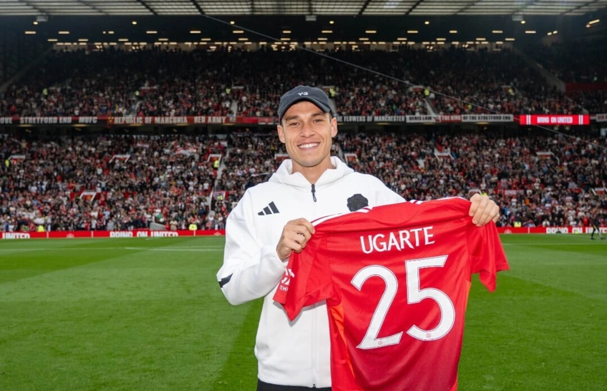 Ugarte em Old Trafford (créditos: Manchester United)