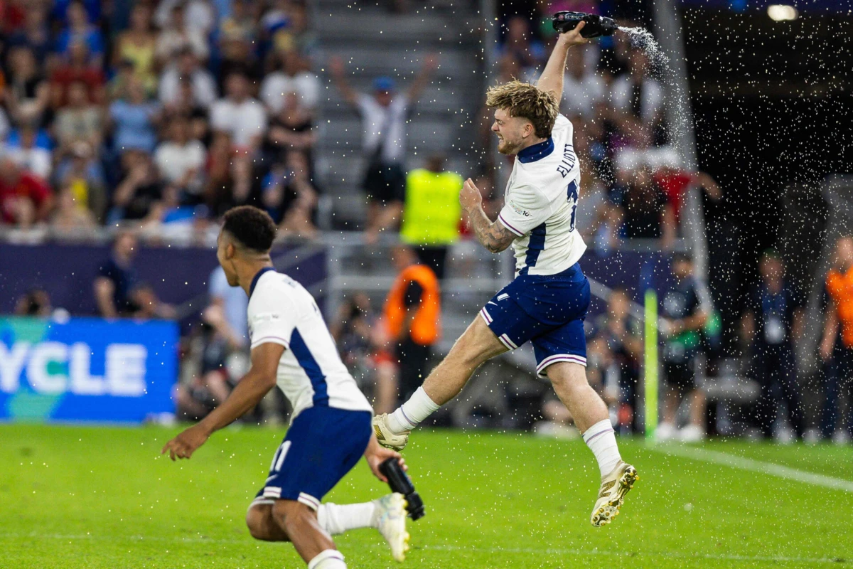 A Inglaterra venceu a Alemanha por 3-2 na final do Europeu sub-21 (créditos: AFP)