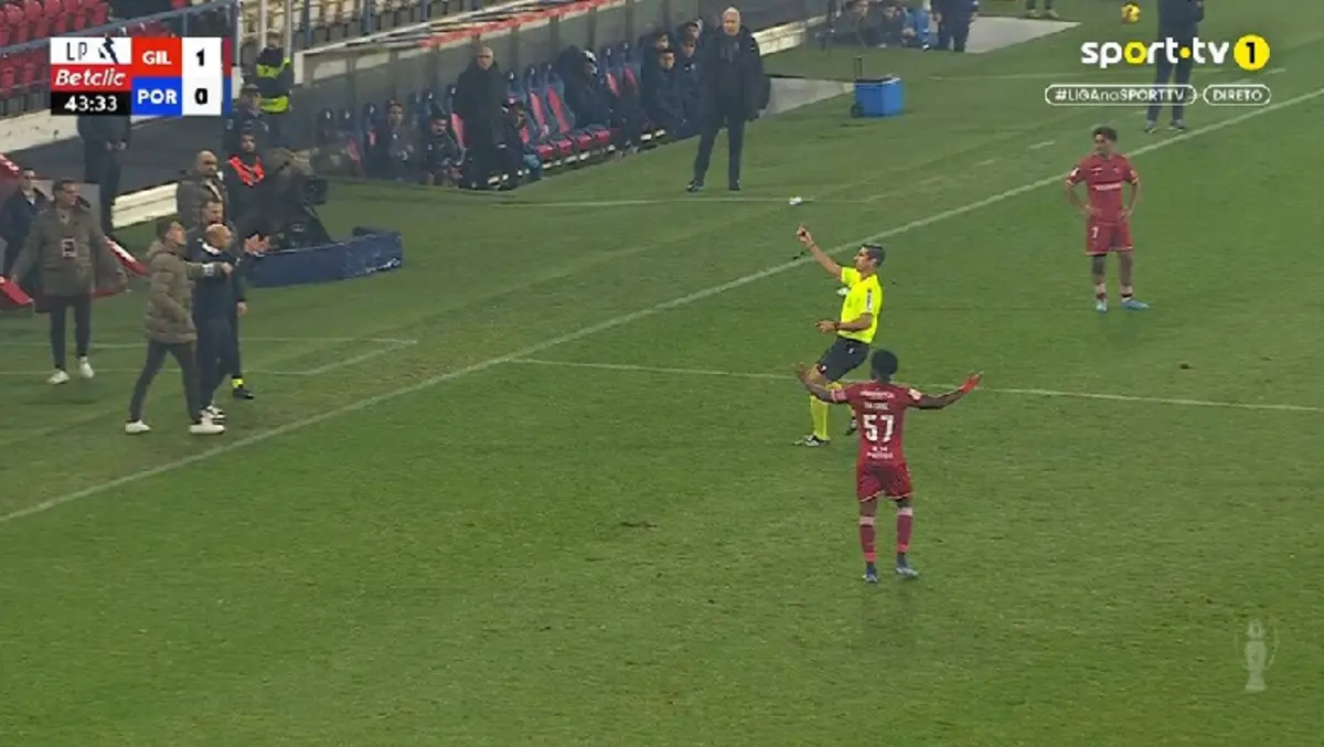 Imagem de contexto do artigo Gil Vicente-FC Porto: Bruno Pinheiro expulso por reclamar com quarto árbitro